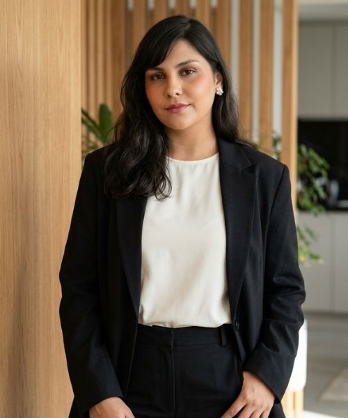 Érika Vasconcelos, consultora de etiqueta social e profissional